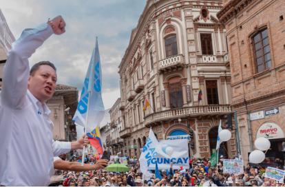 Alcalde de Cuenca, Cristian Zamora, en la marcha para proteger el agua, en contra de Loma Larga, el 16 de septiembre del 2025.