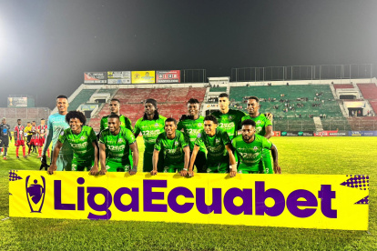 Una de las últimas fotos de la plantilla principal de 22 de Julio FC con el capitán Jonathan González, en vida.