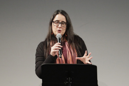 Fotografía de archivo de la directora para las Américas de Amnistía Internacional, Ana Piquer, durante una conferencia, en Bogotá (Colombia). EFE