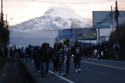 Desde horas de la mañana se registraron bloqueos en la vía Tabacundo - Cajas.