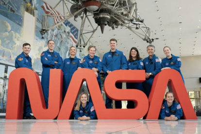 La NASA presentó a los 10 nuevos astronautas que iniciarán entrenamiento para misiones lunares, marcianas y en la EEI.