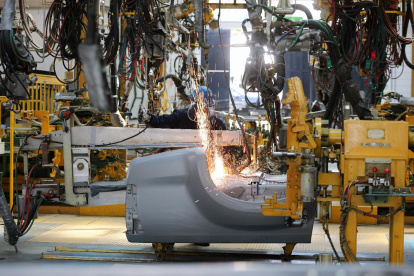 Al menos 1.000 empleos están en riesgo en Ecuador por la caída en la producción de autopartes.