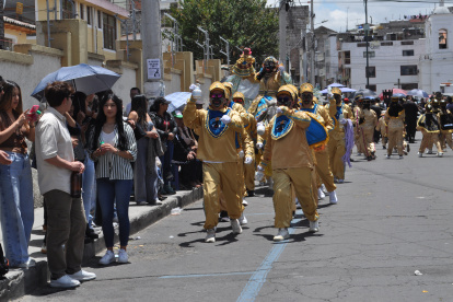 La Mama Negra brillo con todo su esplendor en el primer día del desfile.