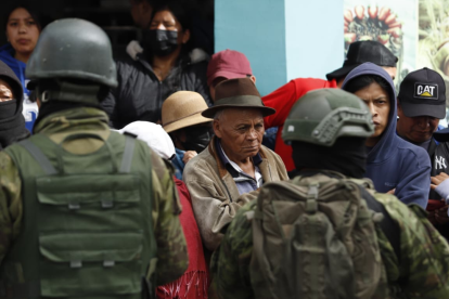 El presidente Daniel Noboa llegó a la ciudad de Otavalo en medio de protestas