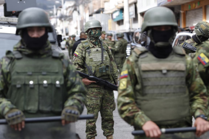 El ministerio de Educación mantiene la suspensión de clases presenciales en diferentes cantones.