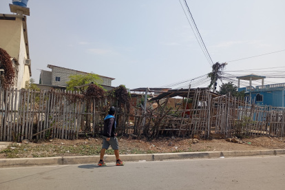 Ciudadanos reclaman porque en General Villamil Playas legalizar un terreno municipal, trámite que debería resolverse en pocos meses, demora años.
