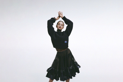 Selena Gómez es una de las artistas que utiliza faldas en sus looks diarios y en producciones fotográficas.