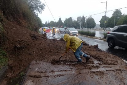 Clima. Las lluvias causaron deslizamientos y afectaron al tránsito en varios puntos como en San Antonio de Pichincha.