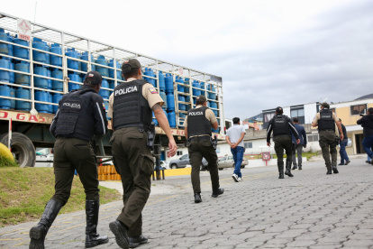 La Intendencia visitó un centro de acopio de gas en el sector de La Mena del Hierro, en Quito.