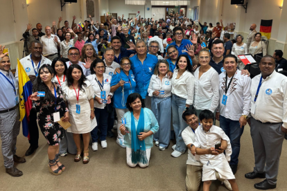 Luisa González estuvo en Bélgica, en una reunión con la militancia y Rafael Correa, en agosto 2025.