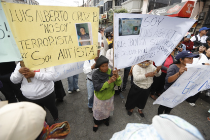 Imbabura. Familiares de manifestantes detenidos exigieron su libertad, mientras Daniel Noboa cumplía agenda en Otavalo.