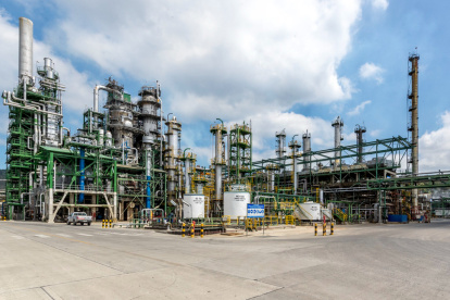 El Gobierno tiene previsto buscar inversiones del sector privado para moderninzar los complejos refinadores y producir combustibles más limpios.