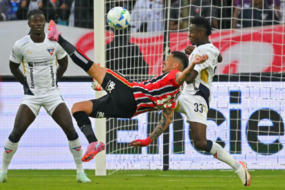 Liga de Quito venció 2-0 a Sao Paulo en Quito, en la ida de los cuartos de final de Copa Libertadores.