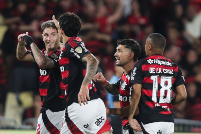 Flamengo se impuso 2-1 a Estudiantes en el partido de ida en Brasil.