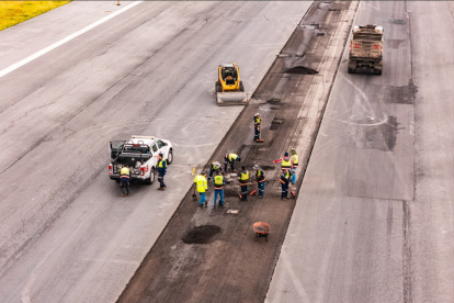 Los trabajos en la pista del aeropuerto de Quito se iniciaron en abril de 2025.
