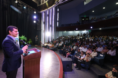 El presidente de la Cámara de Comercio de Guayaquil, Miguel Ángel González, en un foro de seguridad.