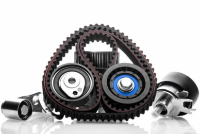 La correa de distribución: un componente de caucho que debe ser reemplazado al cumplir su kilometraje o, máximo, su ciclo de vida en años, para evitar fallos graves en el motor.