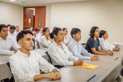 Convocatoria masiva: al proceso se inscribieron 12.940 postulantes, de los cuales fueron validados y escogidos 700 tras varias fases de evaluación.
