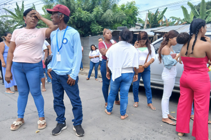 Madres y hermanos clamaban este 25 de septiembre de 2025 por saber si sus familares presos estaban vivos o muertos tras masacre en Esmeraldas.