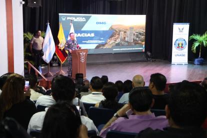 Francisco Zumárraga, comandante de la Zona 8, en un foro de seguridad organizado por la Cámara de Comercio de Guayaquil.