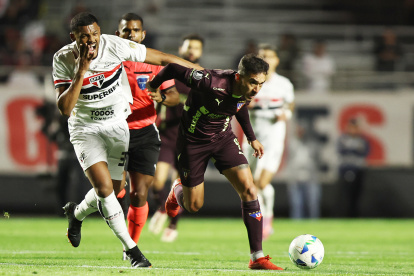Sao Paulo jugando con Liga de Quito en el estadio Morumbí.