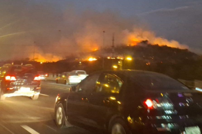 Un incendio forestal alarma al norte de Guayaquil.