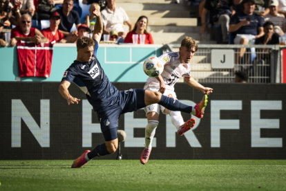 Bayern Múnich lidera la clasificación de la Bundesliga con 12 puntos.