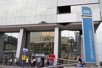 Fachada de la sede de la entidad tributaria, en el norte de Guayaquil.