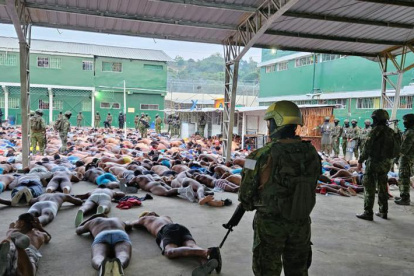 Las Fuerzas Armadas informaron que lograron el control de la cárcel de Esmeraldas, después del asesinato de 17 reos.