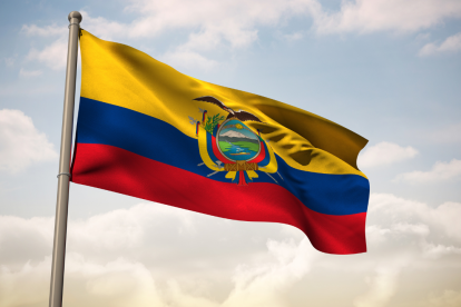 Cada 26 de septiembre, estudiantes de tercero de bachillerato juran lealtad al pabellón nacional en un acto que honra la identidad ecuatoriana.