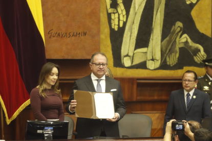 El Pleno de la Asamblea posesionó al nuevo vocal principal de la Judicatura Fabián Fabara.