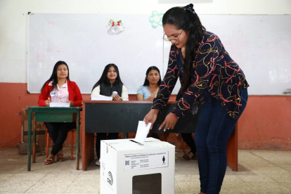 Los ecuatorianos votarán sobre el regreso e las bases militares extranejras a mediados de noviembre 2025.