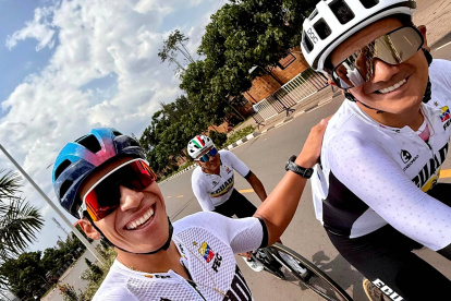 Richard Carapaz (d) Martín López (i) y Jonathan Caicedo (c) son los representantes de Ecuador en el Mundial de Ciclismo 2025.