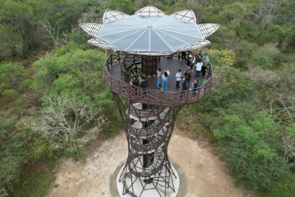 Torre. El mirador está situado en medio de la Reserva Arenillas.