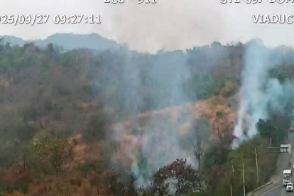 La quema de maleza fue reportada en la primera hora de este 27 de septiembre.