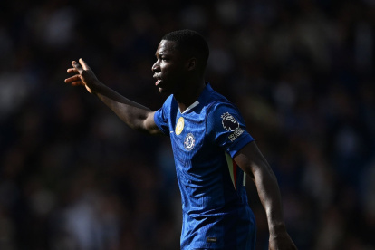 Moisés Caicedo destacó con Chelsea, pese a la derrota ante Birghton.