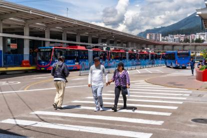Desvíos en el Trolebús y rutas alimentadoras por rehabilitación vial en El Labrador, norte de Quito.
