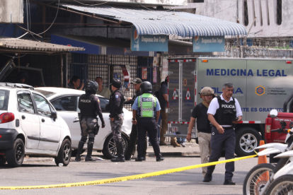 La Policía Nacional realiza las investigaciones en Durán.