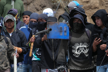 La semana pasada, un grupo de jóvenes con armas artesanales participaron del paro de la Conaie.