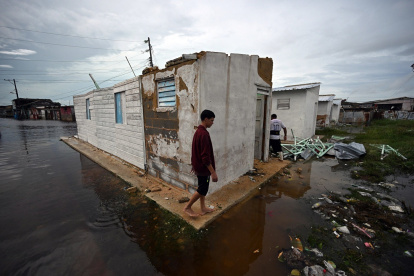 Fotografía de referencia de una casa destruida por las inundaciones en Cuba.