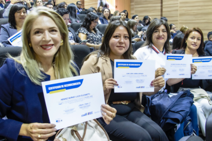 Docentes acceden a cursos gratuitos en Mecapacito para fortalecer sus competencias profesionales