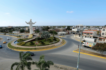 Desfiles, ferias y actos cívicos marcan las celebraciones por las cantonizaciones de octubre en Esmeraldas, Huaquillas y Santa Rosa.