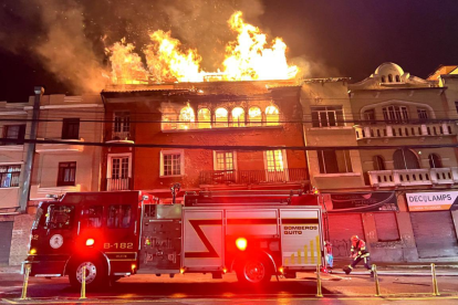 Durante horas de la madrugada se registró un incendio en el Centro Histórico de Quito.