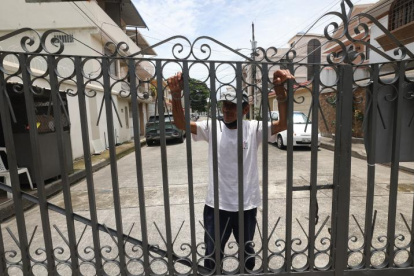 Hay polémica en los vecindarios por la instalación de rejas.