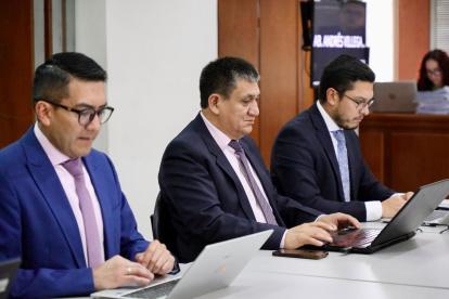 Wilson Toainga (c) es el fiscal general del Estado subrogante.