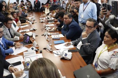 El presidente de la Conaie, Marlon Vargas, pidió que la Asamblea Nacional inicie el juicio político contra los ministros de Interior y Defensa.