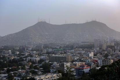 Imagen tomada el pasado 16 de septiembre que muestra la ciudad de Kabul con las torres de telecomunicaciones de fondo.