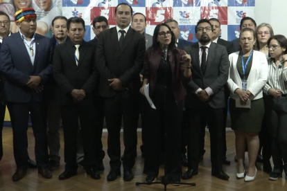 Luisa González denunció que el Consejo Nacional Electoral (CNE) no aprobó a Revolución Ciudadana para participar en la campaña electoral para el referéndum.