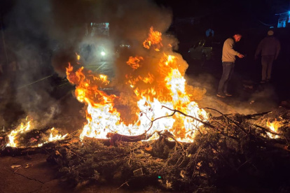 Los bloqueos en la av. Panamericana Norte, a la altura de Cayambe y Tabacundo, han sido frecuentes desde que se inició el paro de la Conaie.