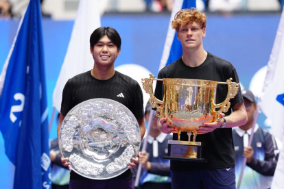 Jannik Sinner le ganó el título al novato Learner Tien en el ATP 500 de Beijing.